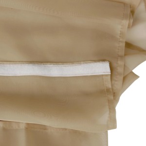 Detailaufnahme: Bestlivings Schiebegardine Elena, 3er Set in Schoko mit Klettband zur Befestigung.