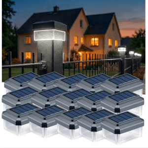 15 Solar Zaunleuchten LED für 60x40mm Pfosten, mit Solarpanel, leuchten neutralweiß am Zaun bei Dämmerung.