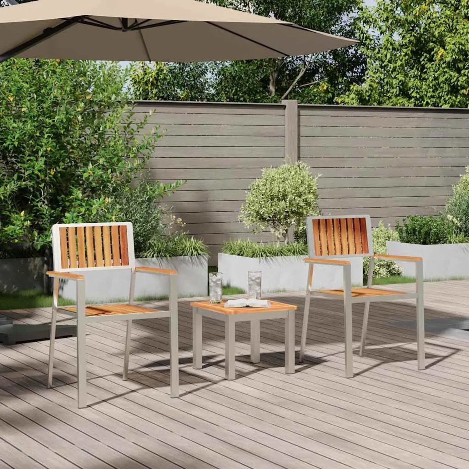 Braune 3-tlg. vidaXL Garten Essgruppe aus Akazienholz mit Tisch und Stühlen im Garten.