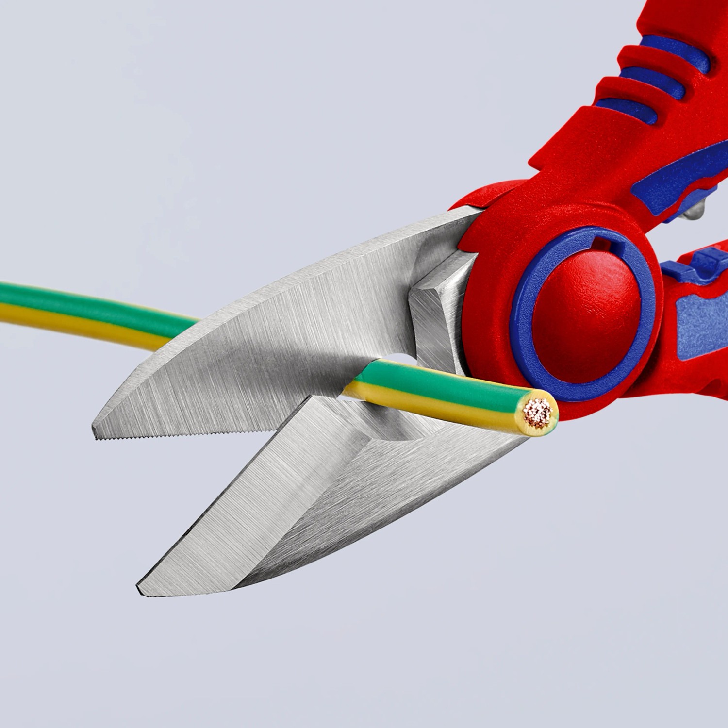 Knipex Elektrikerschere 160 mm schneidet Kabel. Zange mit rot-blauem Griff.