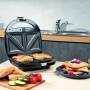 Westfalia Tischgrill Vario 3-in-1, 800 W, schwarz, mit Sandwich, Waffeln und Grillgut.