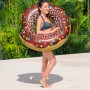 Frau mit Bestway Schwimmring Donut (Ø 107 cm) im Pool. Sommerlicher Badespaß ab 12 Jahren.
