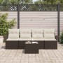 Braunes 5-tlg. vidaXL Garten-Sofa-Set aus Poly Rattan mit Tisch und cremefarbenen Polstern.
