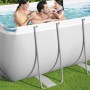 Rechteckiger Bestway Stahlrahmenpool 404x201x100 cm mit Familie im Wasser.