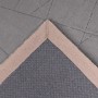 MeGusta Kurzflor Teppich in Taupe/Silber, Detailansicht der Rückseite mit Baumwollrücken und Rand.
