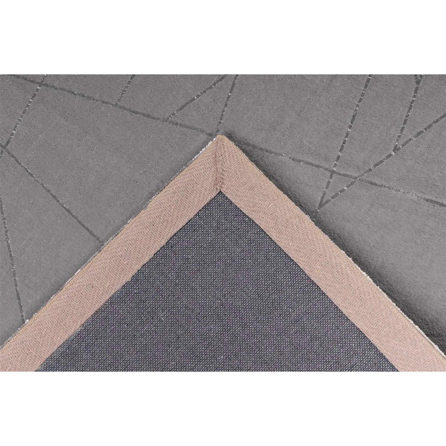 MeGusta Kurzflor Teppich in Taupe/Silber, Detailansicht der Rückseite mit Baumwollrücken und Rand.