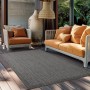 Ayyildiz Outdoor-Teppich Giza 1410, schwarz, 280x370 cm, auf einer Terrasse mit Möbeln.