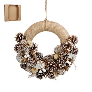 Weißer Mica Decorations Kranz Declan, Ø 34cm, mit Zapfen und Sternen für festliche Deko.