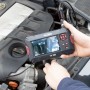 Testboy TV 280 Endoskopie-Kamera im Einsatz am Motorraum zur Inspektion schwer zugänglicher Stellen.
