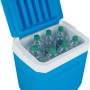 Blaue Kühlbox Icetime Plus 26l mit geöffnetem Deckel und Wasserflaschen. Ideal für Camping und Picknick.