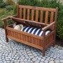 Geölte, braune Dobar Gartenbank aus Kiefernholz mit Stauraum für 2 Personen.