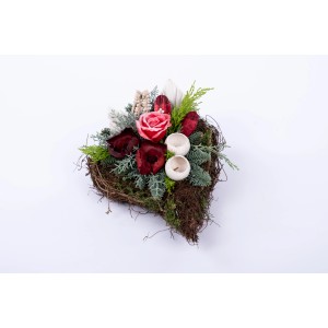 Herzförmiges Urnengesteck mit Rose, Naturmaterialien und grünen Akzenten, 40 cm.