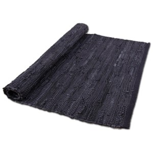 Bestlivings Leder Flickenteppich, 90x150 cm, Schwarz, gerollt. Moderner Teppich für Wohnräume.