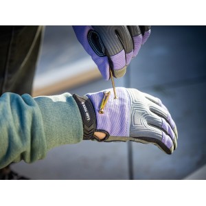 LUX Arbeitshandschuh Ladies Strong Protect Gr. 7 mit Magnetfunktion hält Schraube.