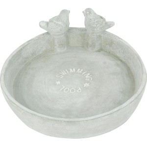 Graue Vogeltränke aus Zement mit zwei Vogel-Figuren als Gartendeko.