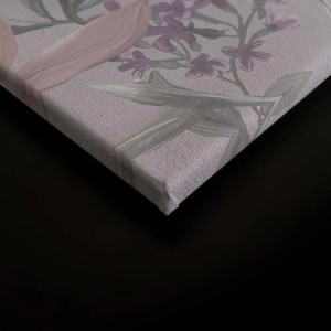 Hellgraues Wandbild mit tropischen Blättern, Blumen und Schmetterling, geeignet für Bad und Wohnraum.