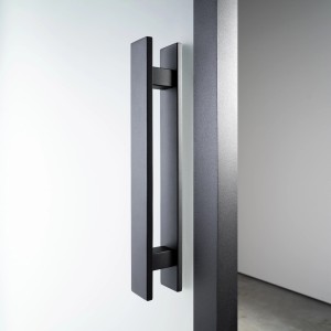 Eckiges, matt schwarzes Griffstangenpaar zum Kleben für Glas- und Schiebetüren.