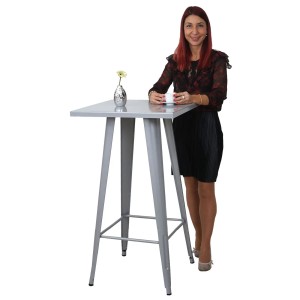 CHEFGASTRO Stehtisch im Industriedesign, grau, mit Person. Ideal für Events und Messen.