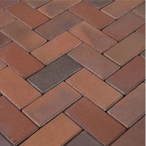 Bunte Pflasterklinker Müritz im Fischgrätmuster, 10x20x4,5 cm.