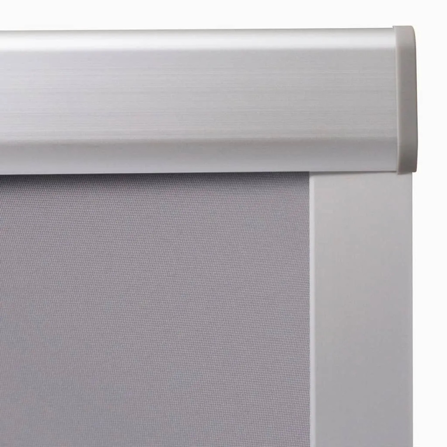 Detailansicht: Graues Verdunklungsrollo vidaXL SK08 für Velux Fenster.