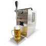 Silberne Bierzapfanlage Jet 30 mit Zapfhahn und gefülltem Bierkrug auf Abtropfschale. Trockenkühler aus Edelstahl.