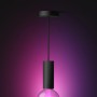Philips Hue Lightguide Lampe mit schwarzer Textilkordel und Halterung vor farbigem Hintergrund.