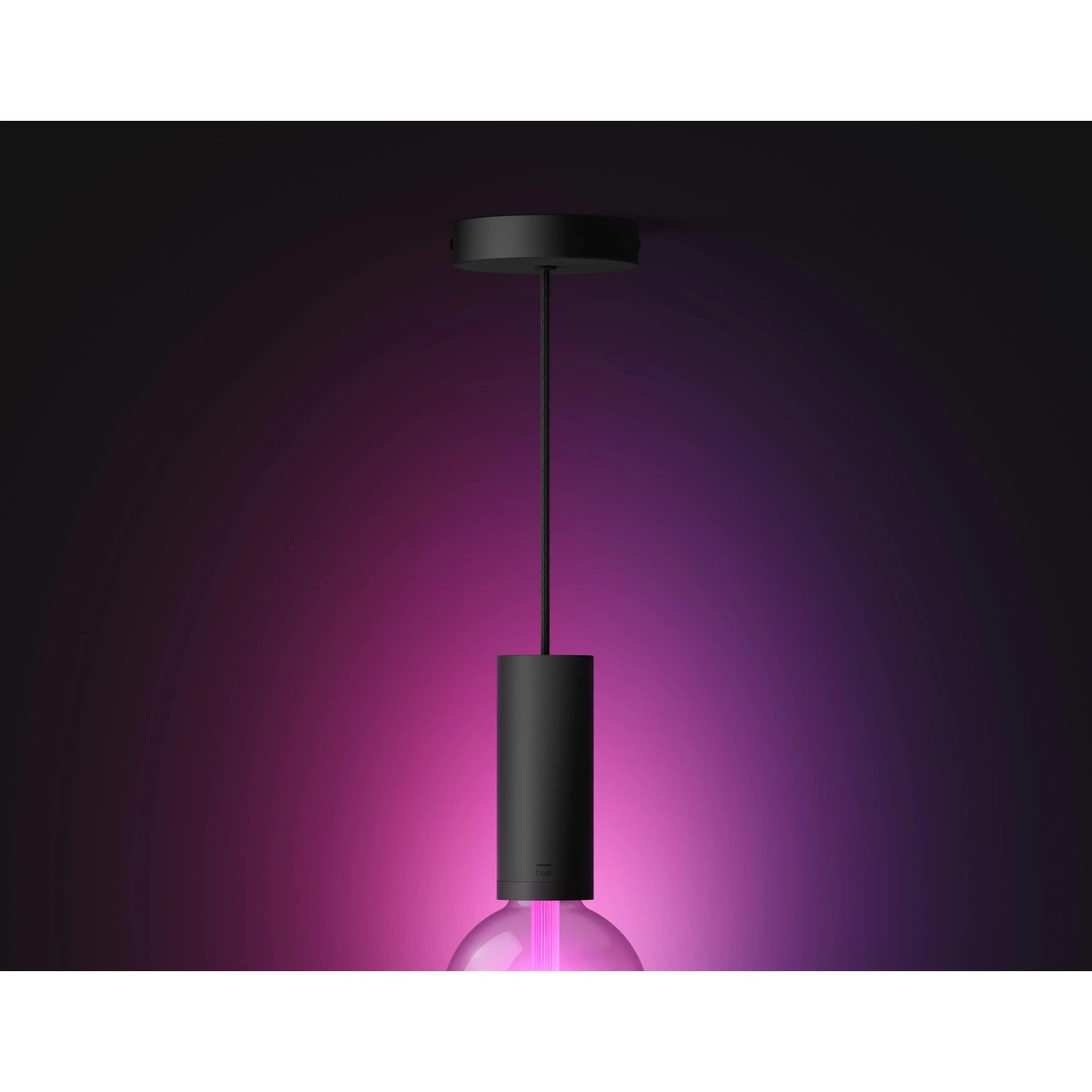Philips Hue Lightguide Lampe mit schwarzer Textilkordel und Halterung vor farbigem Hintergrund.