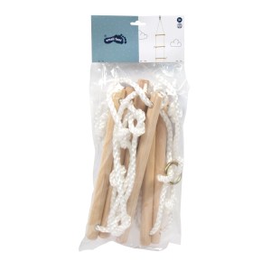 small foot Strickleiter mit Holzsprossen und weißen Seilen in transparenter Verpackung für Spiel & Spaß.