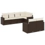 Braune 7-tlg. vidaXL Garten-Sofagarnitur aus Poly Rattan mit cremeweißen Kissen.