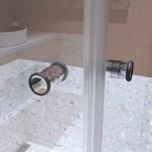 Detailaufnahme: Rahmenlose Eckdusche Brava mit Drehtüren, Chrombeschläge.