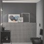 Modernes Bad mit schwarzer Ideal Standard Waschtischarmatur Cerafine O und passendem Waschbecken.