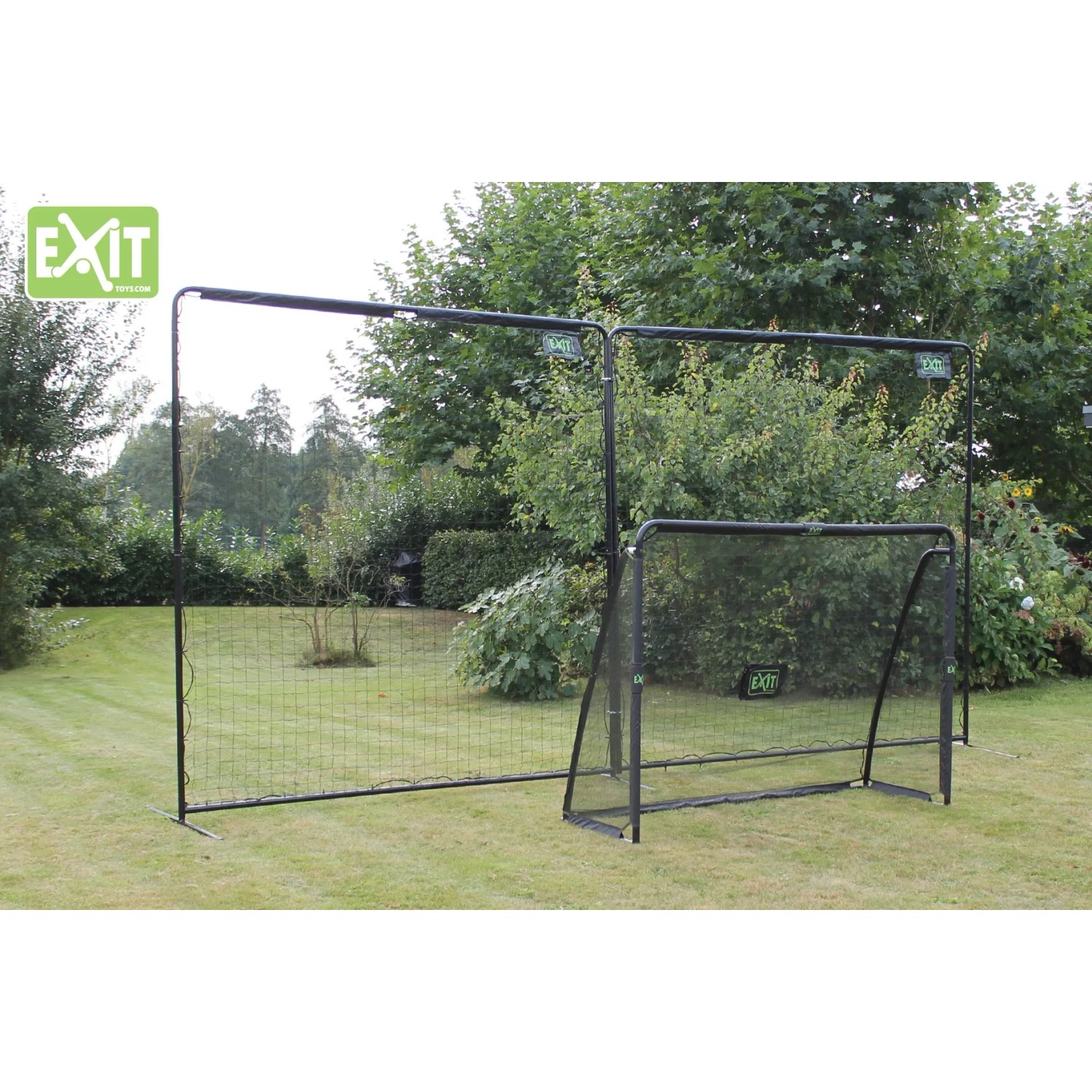 EXIT Backstop Sportnetz 300x600cm im Garten, Ballfangnetz und kleines Tor.