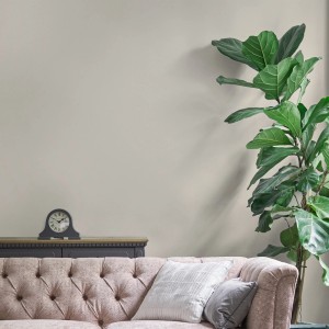 Wand in Ivory Beige von Laura Ashley: Wohnraum mit Farbeimer-Effekt, passend zu Möbeln und Deko.