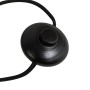 Detailaufnahme des schwarzen Fußschalters der Lucande Kestralia Stehlampe.