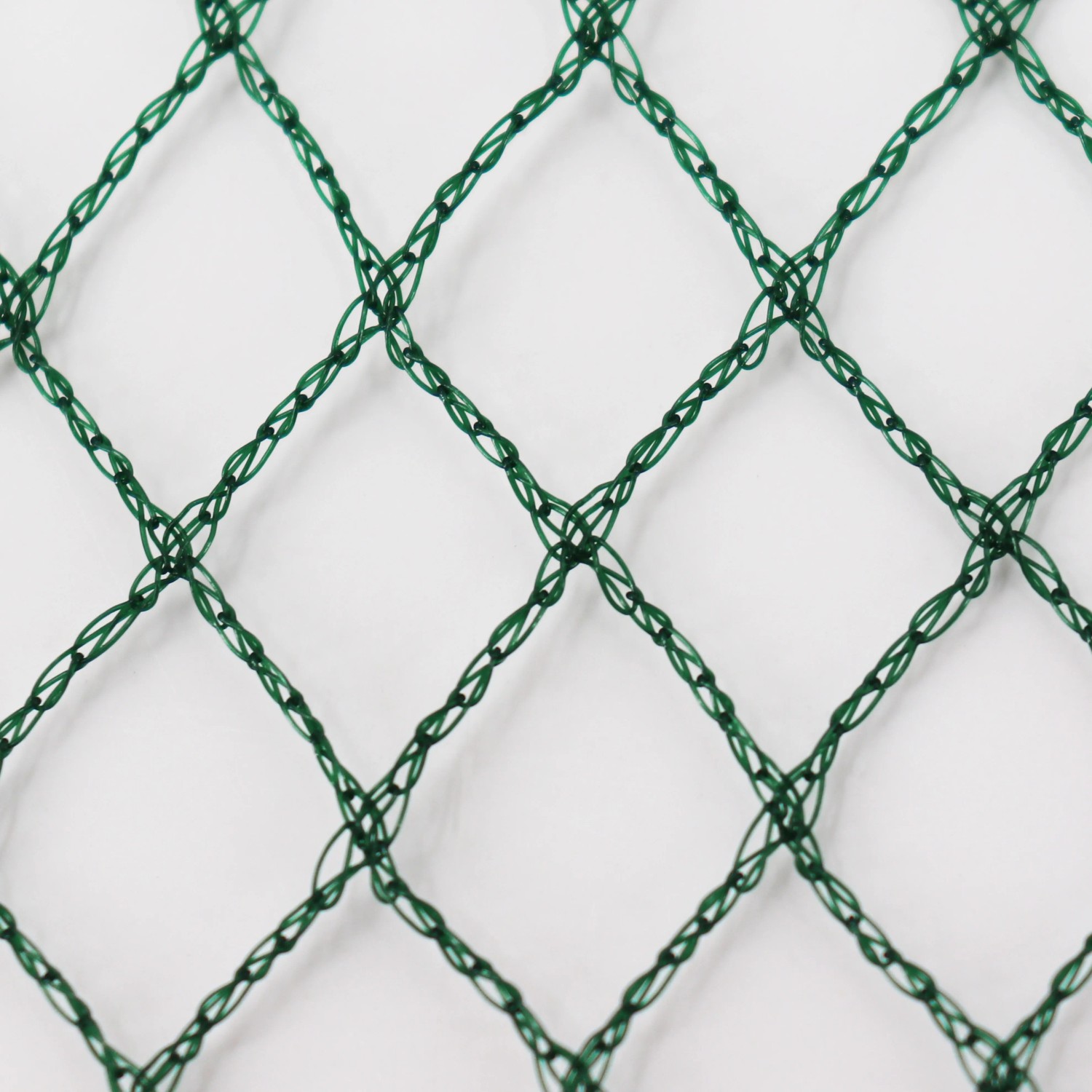 Detailaufnahme eines grünen Aquagart Teichnetzes (15x15mm Maschenweite) zum Schutz vor Laub.