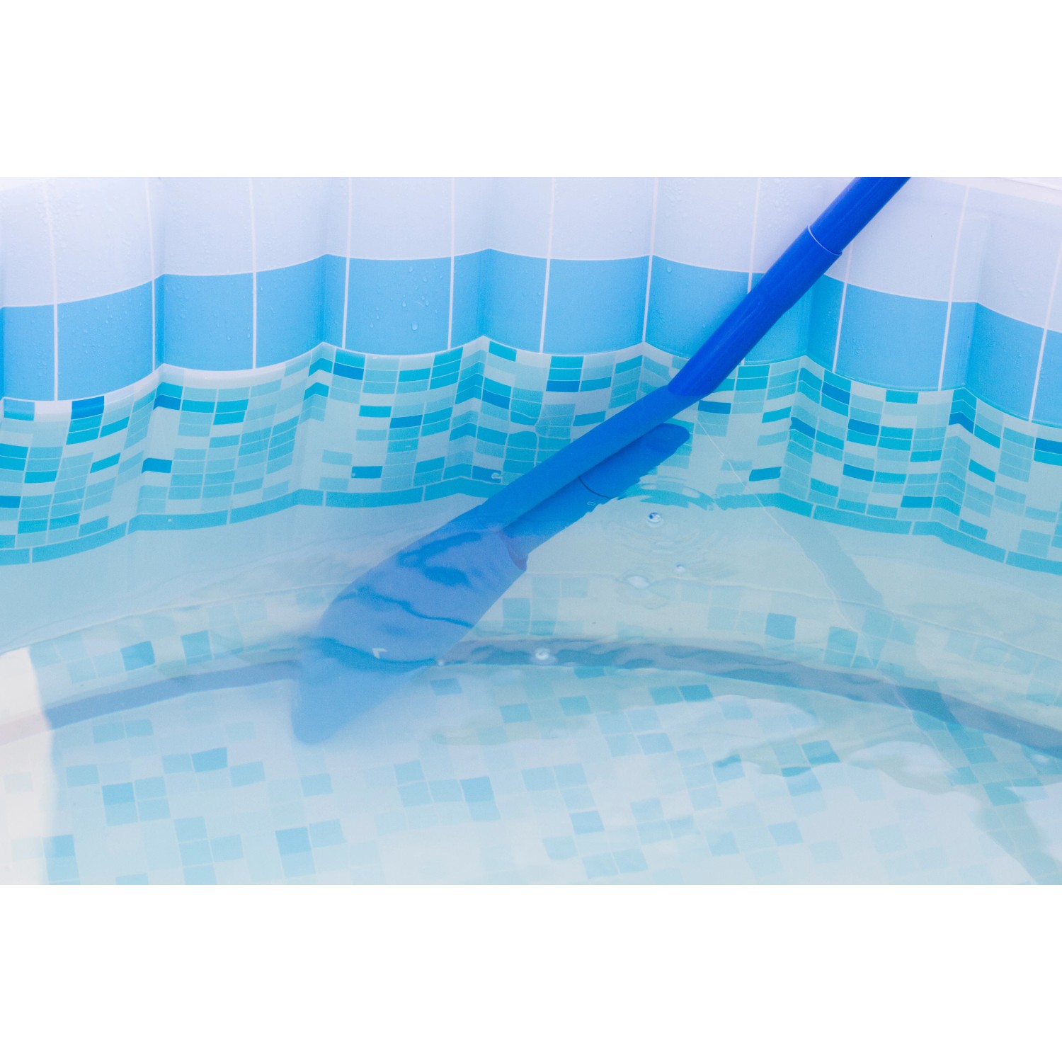 Planet Spa Bodensauger im Whirlpool zur Reinigung des Beckens.