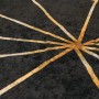 Schwarzer, waschbarer Teppich (190x300 cm) mit goldenem Muster. Rutschfest.