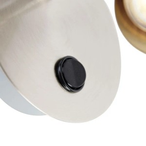 QAZQA WandSpot Karin 1 aus Stahl, Nahaufnahme des schwarzen Ein-/Ausschalters. Moderne Wandleuchte.