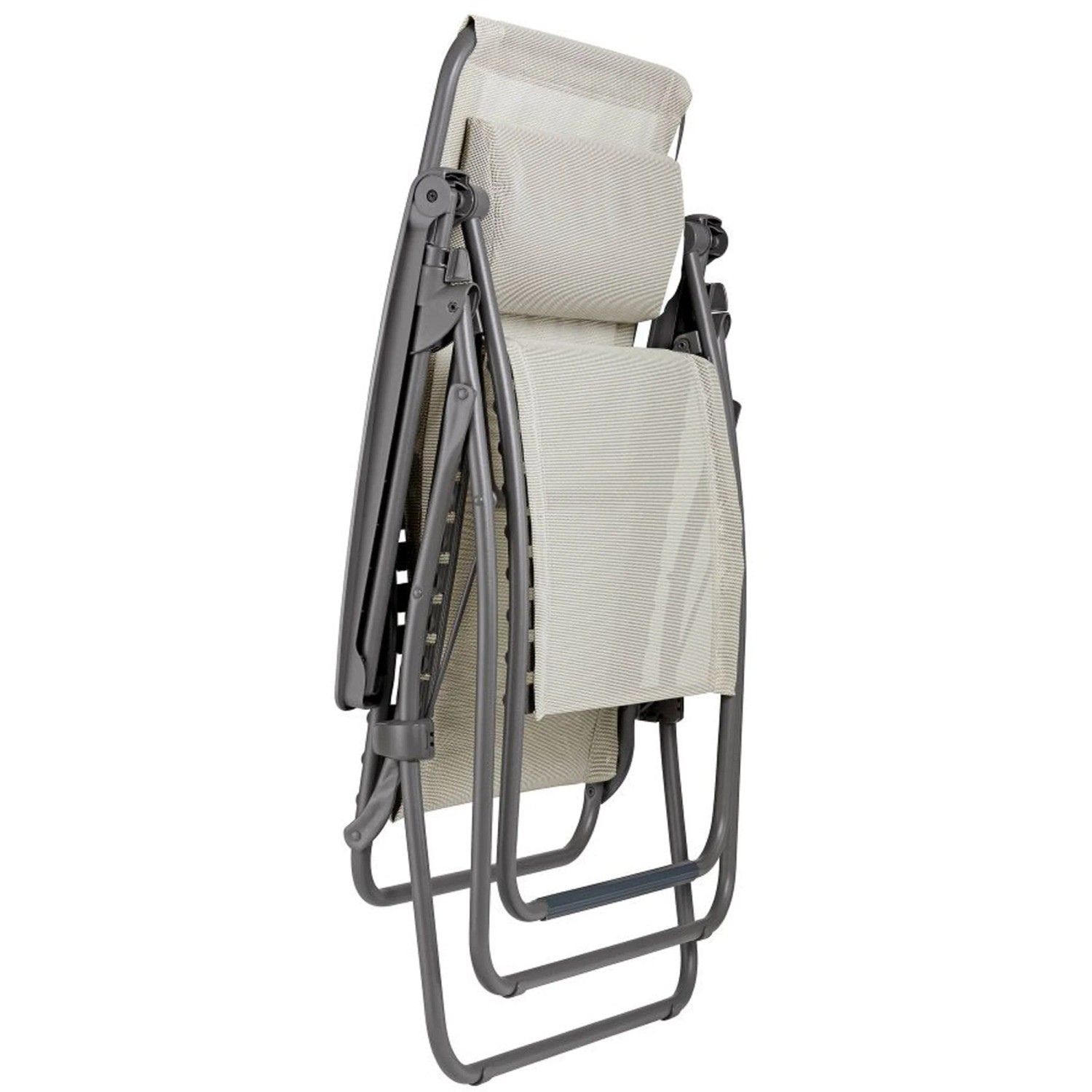 Zusammengeklappter Lafuma Relaxsessel RSXA CLIP XL Batyline® Seigle II, Gartenstuhl