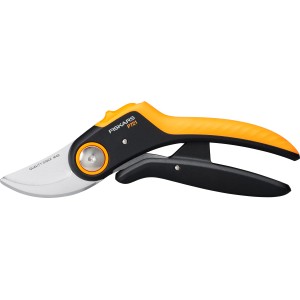 Fiskars Bypass-Gartenschere Plus Power Lever P721 mit gelb-schwarzem Griff und scharfer Klinge.