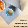 Hellgraue KARAT Tischfolie Empire mit Kaffee und Croissants auf Holztisch.