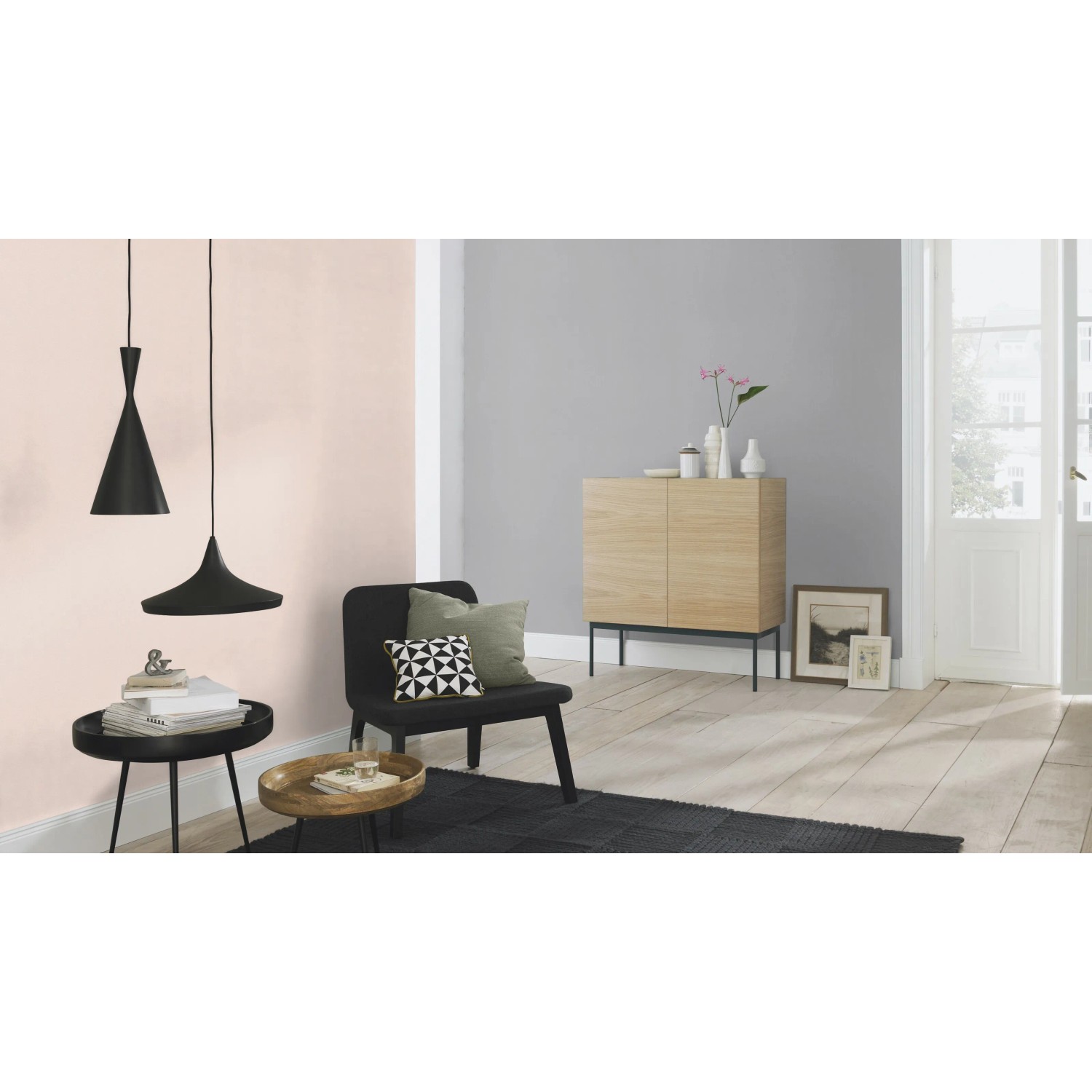 Wohnraum mit Rasch Vliestapete Tapetenwechsel II 523157 Uni Glitzer Rosa an der Wand.