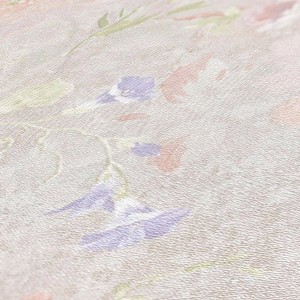 Detailansicht: Bricoflor Vintage Tapete mit Blumen in Beige und Bunt. Romantische Vliestapete im Landhausstil.
