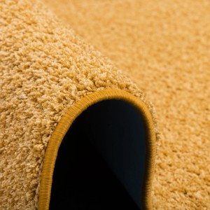 Detailansicht: Runder, curryfarbener Snapstyle Hochflor Teppich Mona, weicher Velours.