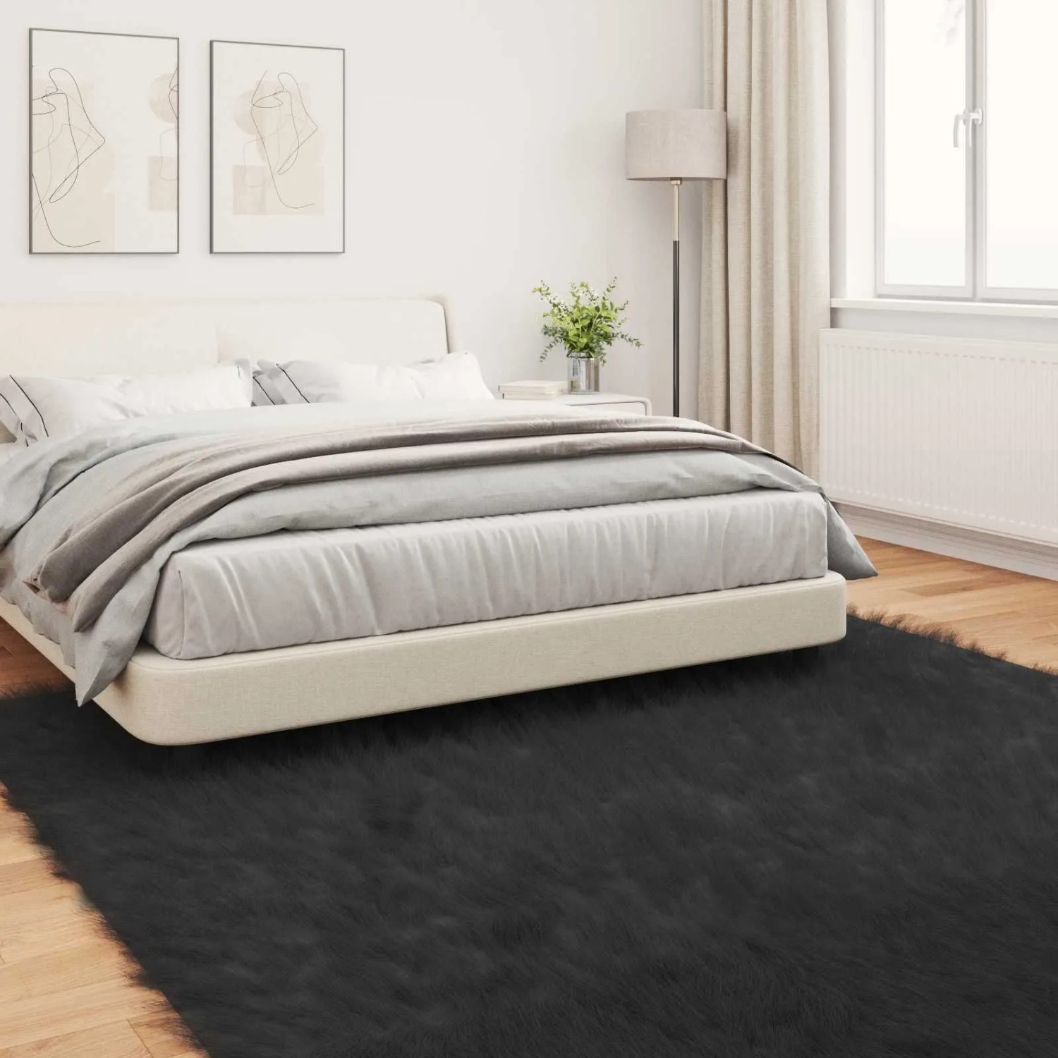 Schwarzer vidaXL Kunstschaffell Teppich (240x240 cm) im Schlafzimmer für gemütliche Atmosphäre.
