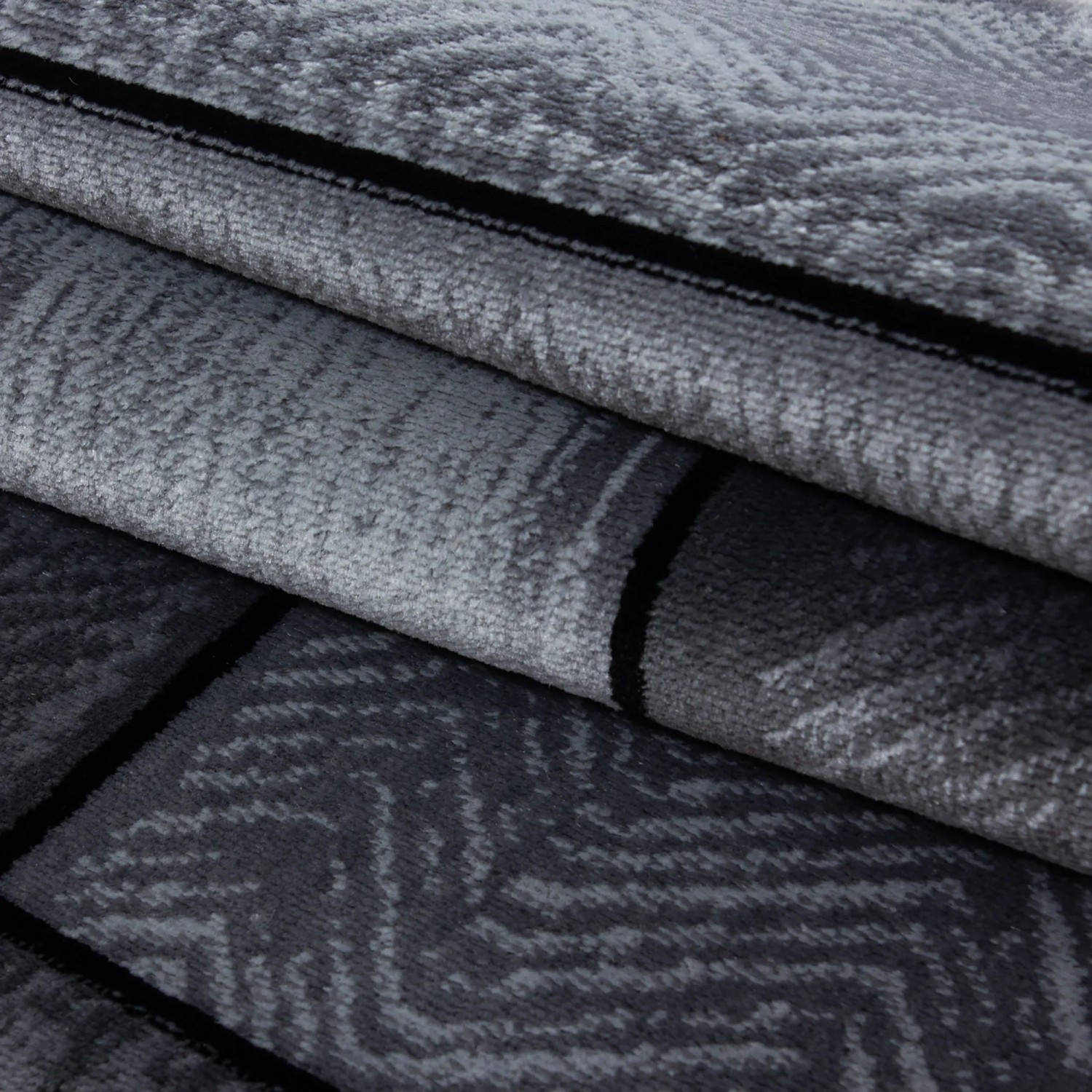Detailansicht Ayyildiz Kurzflorteppich Plus 8007, schwarz-grau, 120x170 cm.
