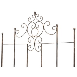 Dekoratives Rankgitter aus bronzefarbenem Metall für Kletterpflanzen. Ornate Rankhilfe für den Garten.