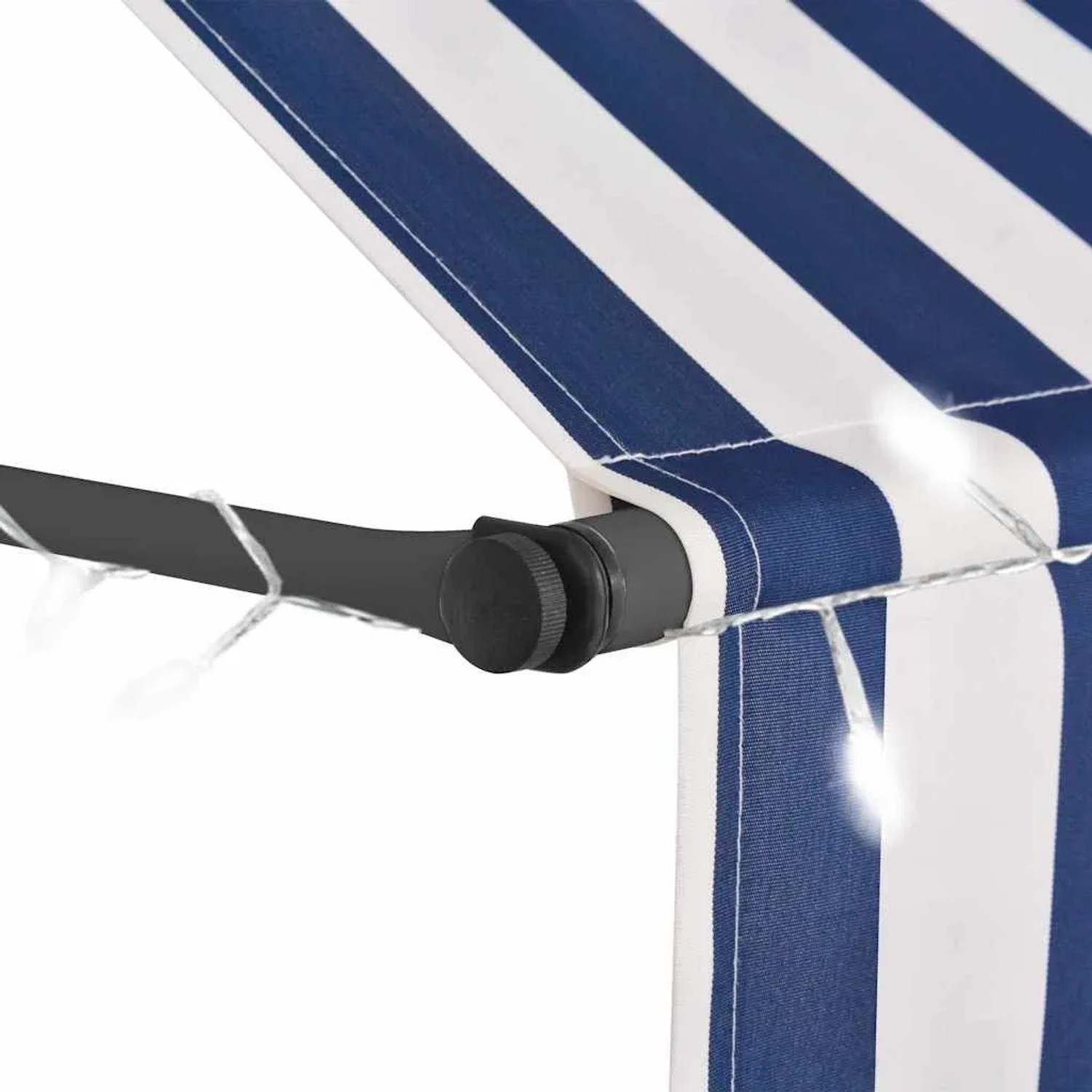 vidaXL Markise blau-weiß gestreift mit LED-Beleuchtung. Detail von Stoff und dunklem Arm mit LEDs.