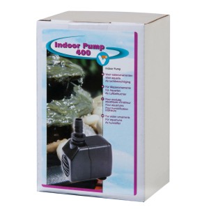 Weiße Verpackung der Velda Indoor Pumpe 400 für Zimmerbrunnen. Zeigt die schwarze, kompakte Pumpe.
