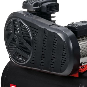 Detailaufnahme: Einhell Kompressor TE-AC 430/50/10, schwarz-rot. Keilriemenantrieb sichtbar.